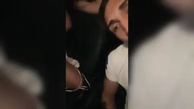 Coppia italiana giovane si gode sesso hot in macchina