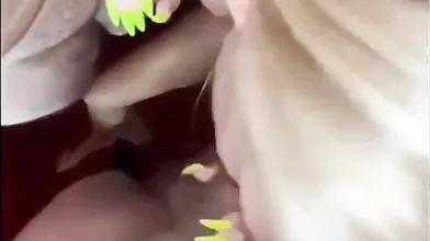 Azzurra Eyes in trio MMF con due ragazzi per un incontro hot