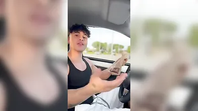 Saix si scontra con il Dottor Bavaro in un acceso confronto erotico