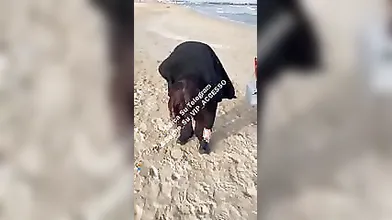 Mady sexy spogliarello hot in spiaggia su OnlyFans