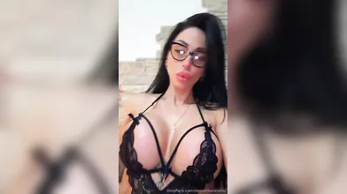 Denise Buranello de La Pecora Nera si diverte con un grosso cazzo