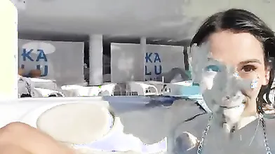 Martina e Danika in un trio bollente nella jacuzzi