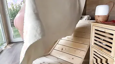 Mady sensualissima in vacanza senza veli