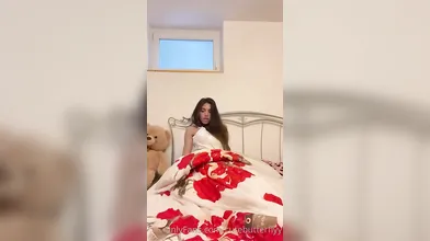 Sexy Cutie Butterfly in azione