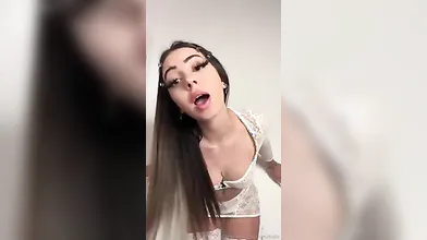 Luna Bufo sensualità in intimo bianco