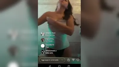 Elena 18 anni in diretta su Instagram hot