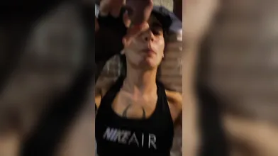 Ragazza audace e ribelle dal carattere forte