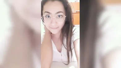 Giovane ragazza provocante in diretta webcam erotica