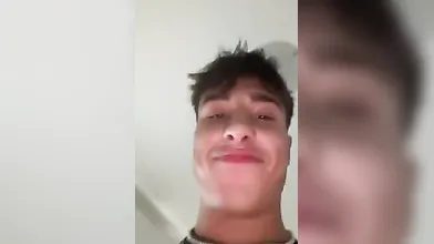 Studentessa italiana sedotta da due fratelli per un intenso trio piccante