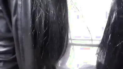 Ragazza italiana si concede un pompino al distributore di benzina