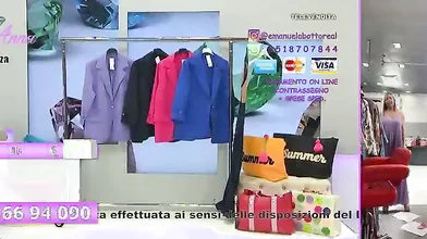 Live hotshow in diretta su Ofans durante televendita piccante