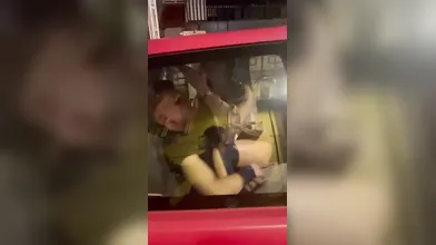 La stai sculacciando forte - Sorprese a scopare in auto