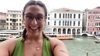 La pornostar con le tette grandi scatenata a Venezia