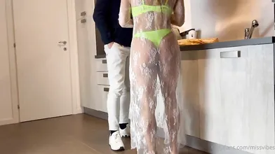 Consegna a domicilio con mamma italiana bionda super sexy