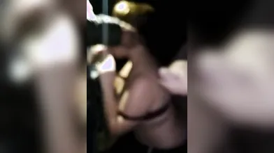 Ragazza italiana scopata in faccia da gruppo di uomini appassionati