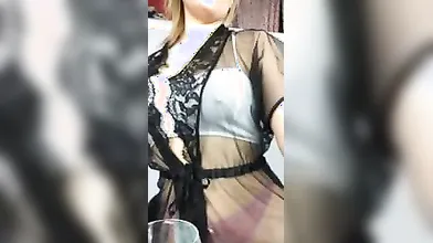 Paola Saulino in diretta con le sue splendide tette e il lato B su Instagram