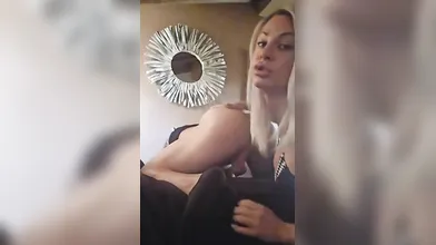 Lecco il cazzo e il culo al mio amico muscoloso