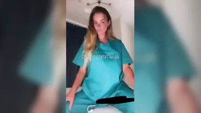 Nanda dottoressa sexy in azione