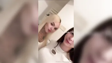 Ambra e Paolina scatenate con sei ragazzi nel Calippotour OF