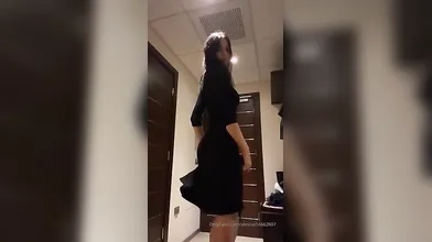 Alessia mostra seno e lato B in video hot