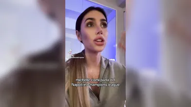 Michelle Comi infiamma il derby Napoli vs Burundi: la tifosa più hot del Burundi