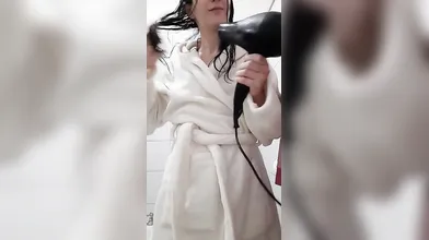 Sensuale in accappatoio erotico