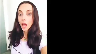 Ragazza italiana mostra tutto in ostello video hot OF