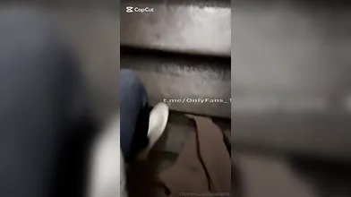 Ambra, Paolina e Andrea leccano il cazzo di un fan eccitato