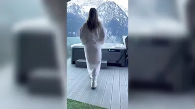 Coppia italiana fa sesso bollente in jacuzzi sulle vette di montagna