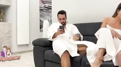 Shinra98 sorprende il fidanzato mentre fa sesso con l'amica su OF