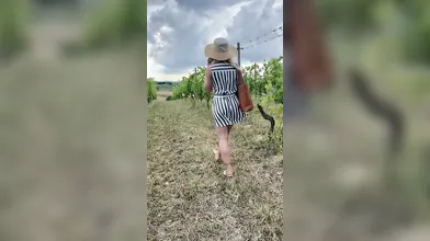 Sesso orale con contadino dal vivo all'aperto OF