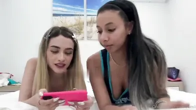 Video amatoriale lesbico di N0em11x e S4ra Sant0s su OnlyFans