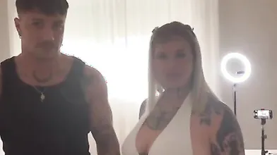 Luciferi4a e l'amica nera: pompino hot per l'amico su OF