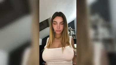 Quanto è sexy questa bomba sexy