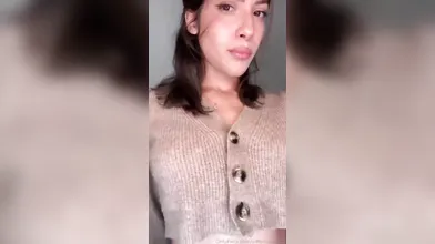 Vittoria hot spogliarello seno e lato B OnlyFans