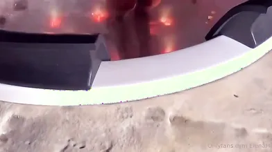 Giovane italiana caliente in jacuzzi rigenerante OF