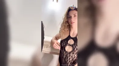 Aur4 e S1lvia video lesbico esclusivo OF