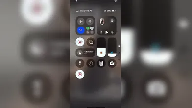 Ragazza italiana su OnlyFans si diverte con dildo vibrante