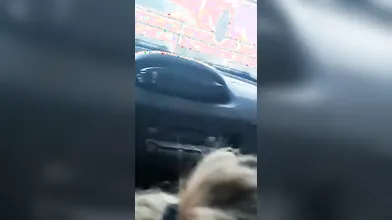 Threesome hot napoletana in macchina pronto a scopare