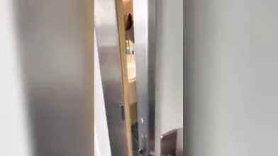 Lei gli fa un pompino sexy a bordo della nave