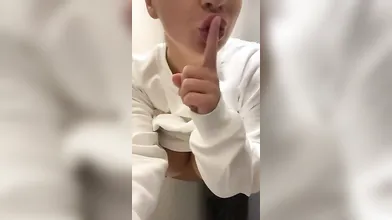 Scopata bollente nel bagno dell’ufficio con una pornostar formosa