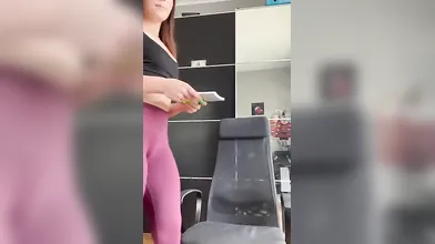 Incontro intimo tra studentessa e professore su OnlyFans