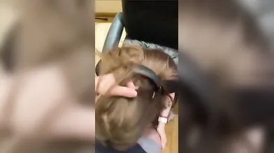 Pompino casalingo con ingoio dalla fidanzata sexy