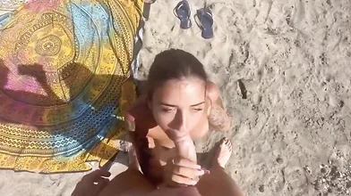 Coppia italiana che fa sesso bollente sulla spiaggia