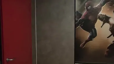 Mamma caliente si concede con il professore muscoloso del figlio