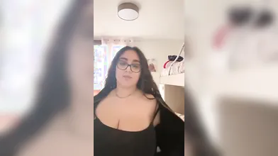 Morbidona fidanzata con tette grandi