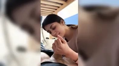 Francesca diciottenne soddisfa il coinquilino con una sega intensa