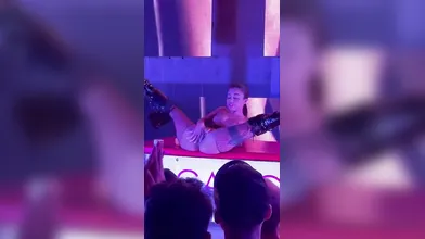 Martina Smeraldi si eccita e squirta in diretta per i suoi fan italiani