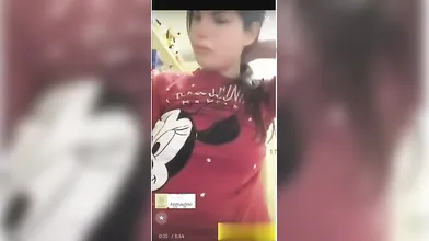 Giovane napoletana 18enne su Periscope si mostra mentre si masturba