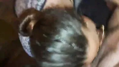 Amatoriale moglie porca con occhiali che fa pompino intenso